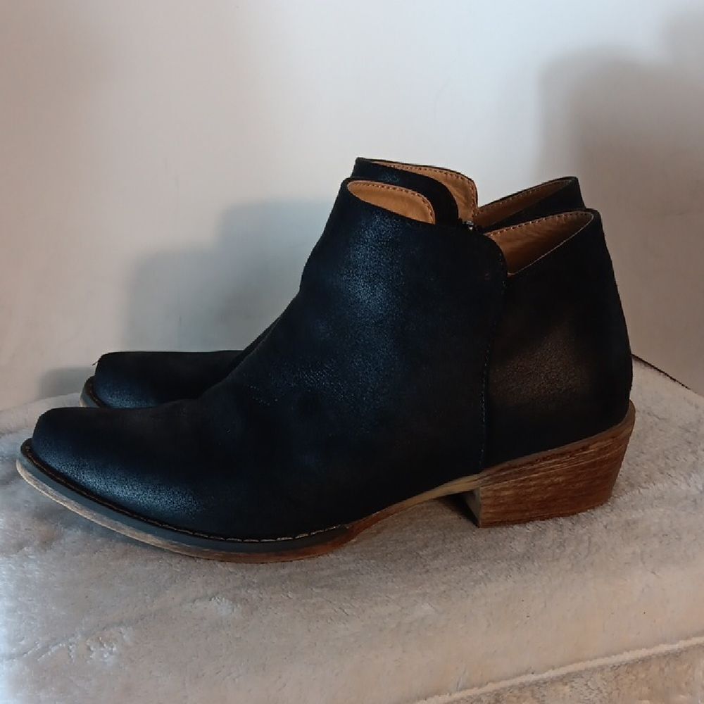 Roper Black Leather Ankle Booties